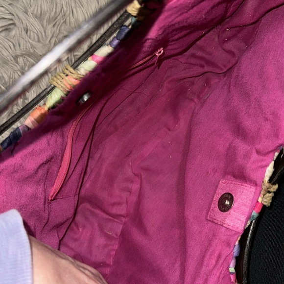 Gorgeous Woven Bag-Dyed Natural Fibers-Wooden Handles-Snap Closure - Picture 12 of 15